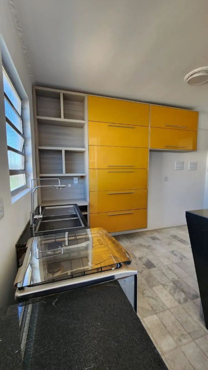 Ótimo apartamento no Coqueiros,  3 quartos, 2 andar, suíte, cozinha mobiliada