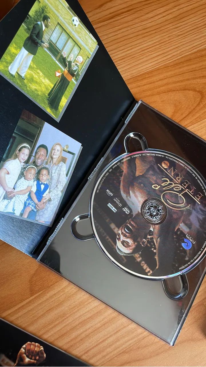 DVD PELÉ ETERNO EDIÇÃO DE COLECIONADOR com livro de fotos - Foto 3