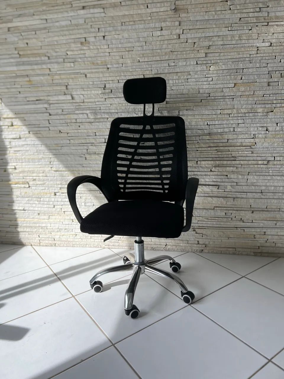 Cadeira de Escritório Ergonômica Giratória