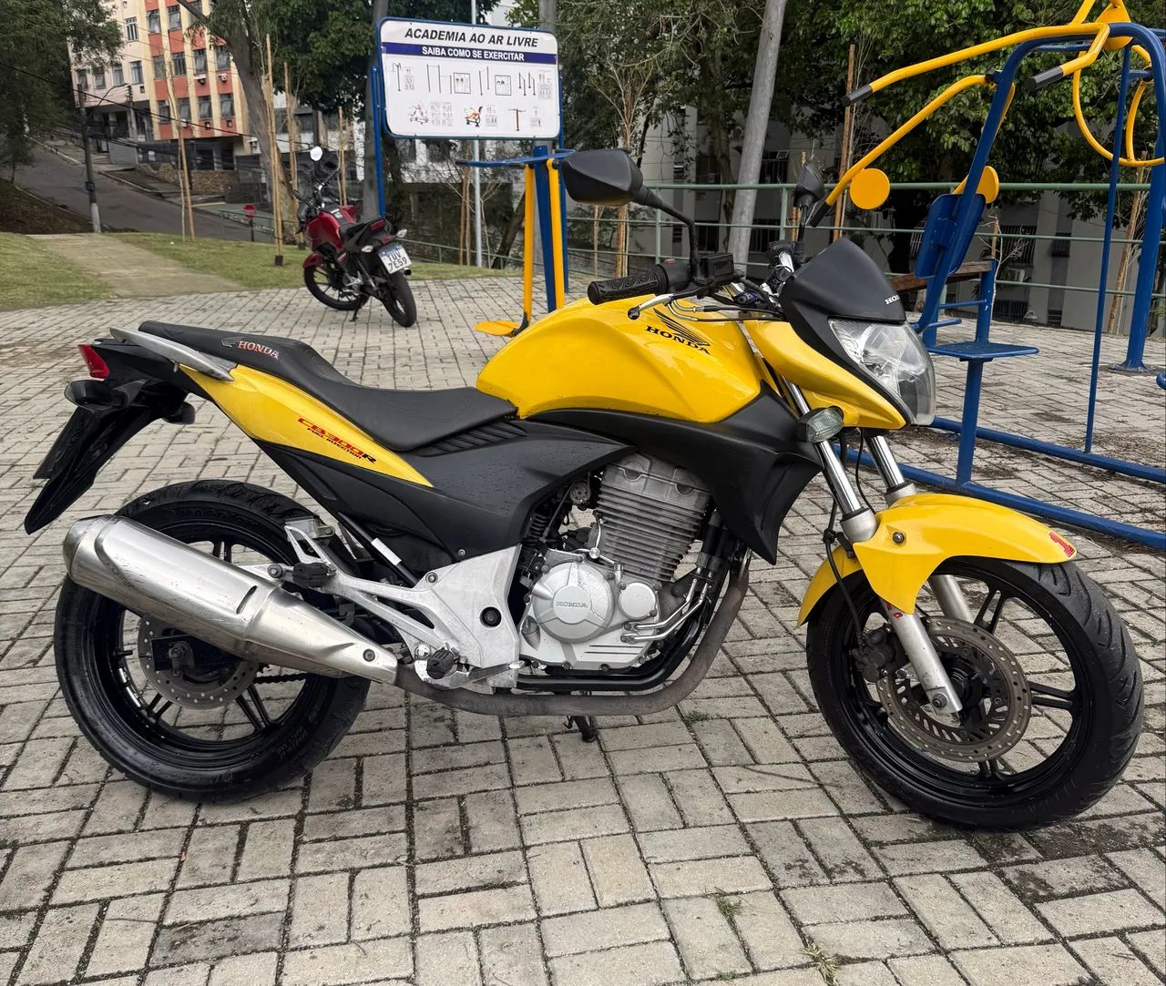 Cb 300  - Foto 2
