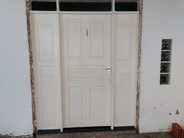 Porta com bandeirolas 