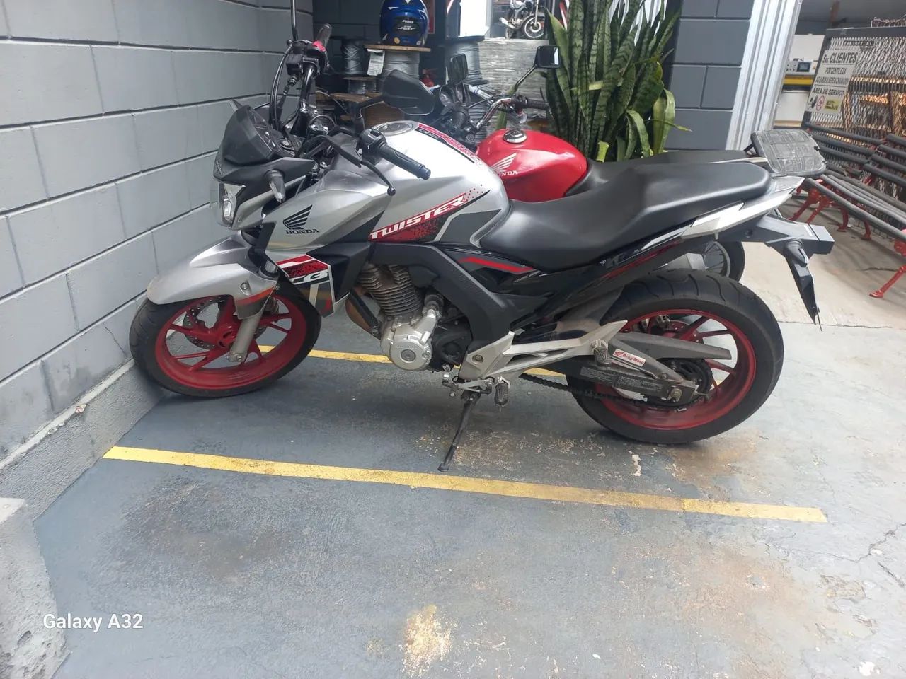 Moto de garagem  - Foto 2