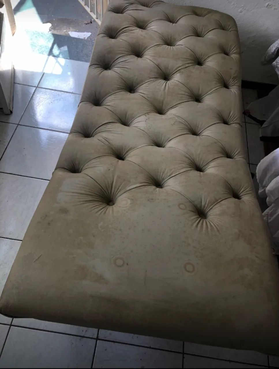 URGENTE Poltrona para salão ou designer sombrancelhas ( precisa de reforma)  - Foto 4