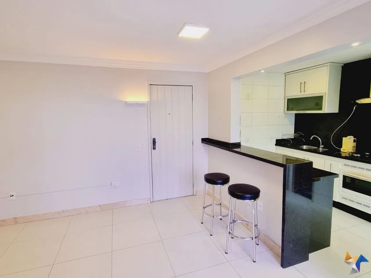 SQN 310 Bloco A com garagem e andar alto - Foto 4