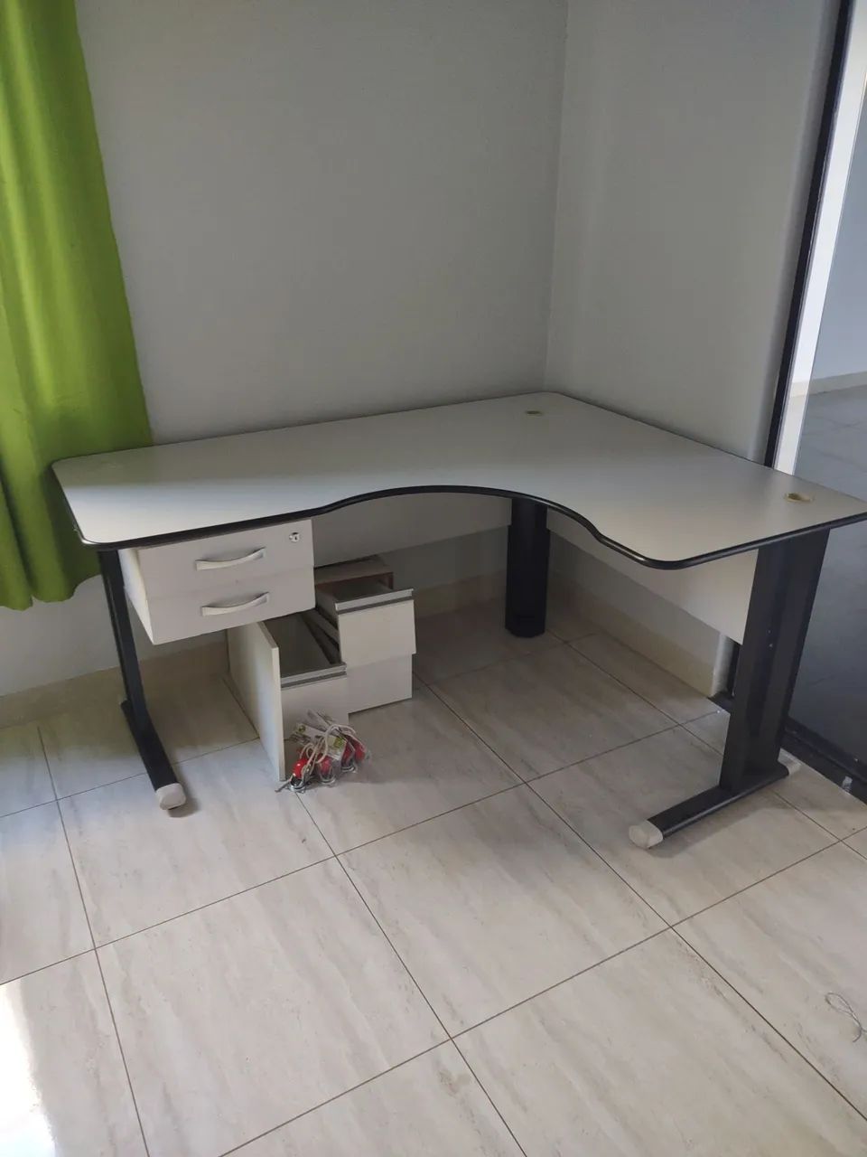 Mesa Escritório em L