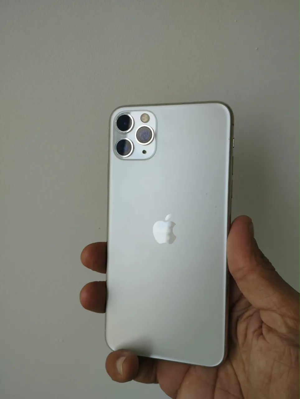 Vendo ou Troco Esse lindo IPhone 11 PRO MAX zerado - Foto 3