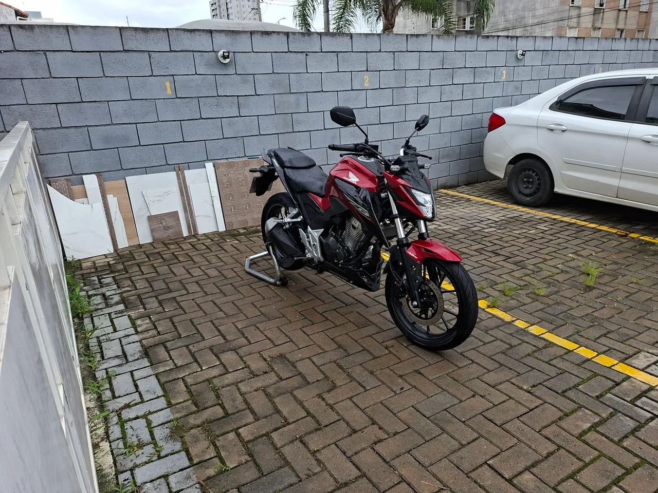 CB 300 F