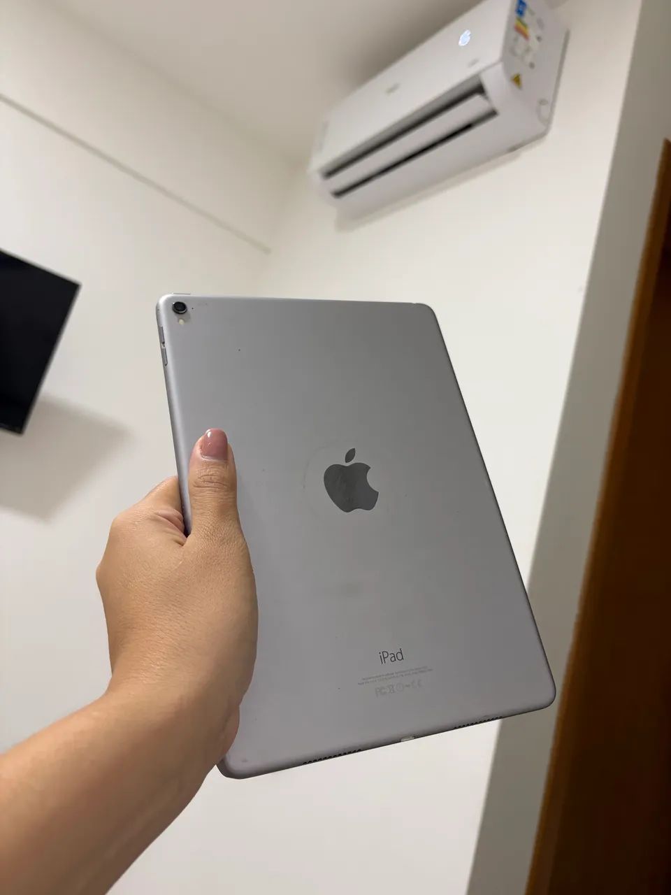 iPad Pro 9.7" Space Gray (Cinza Espacial) - 32GB Wi-Fi  - Foto 3