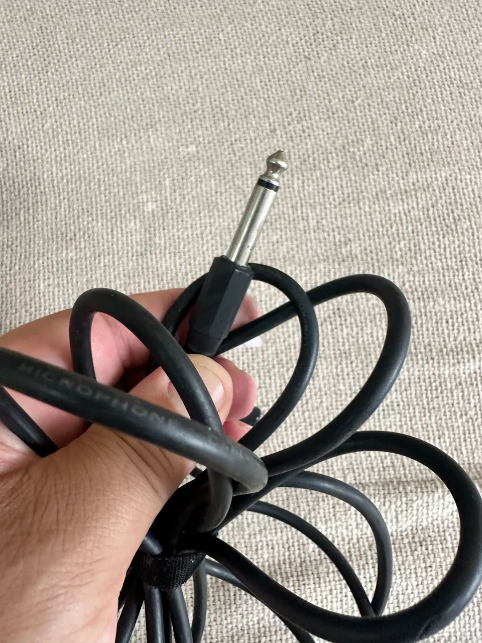microfone dinâmico de mão com fio, modelo Groove DM-H300 - Foto 4