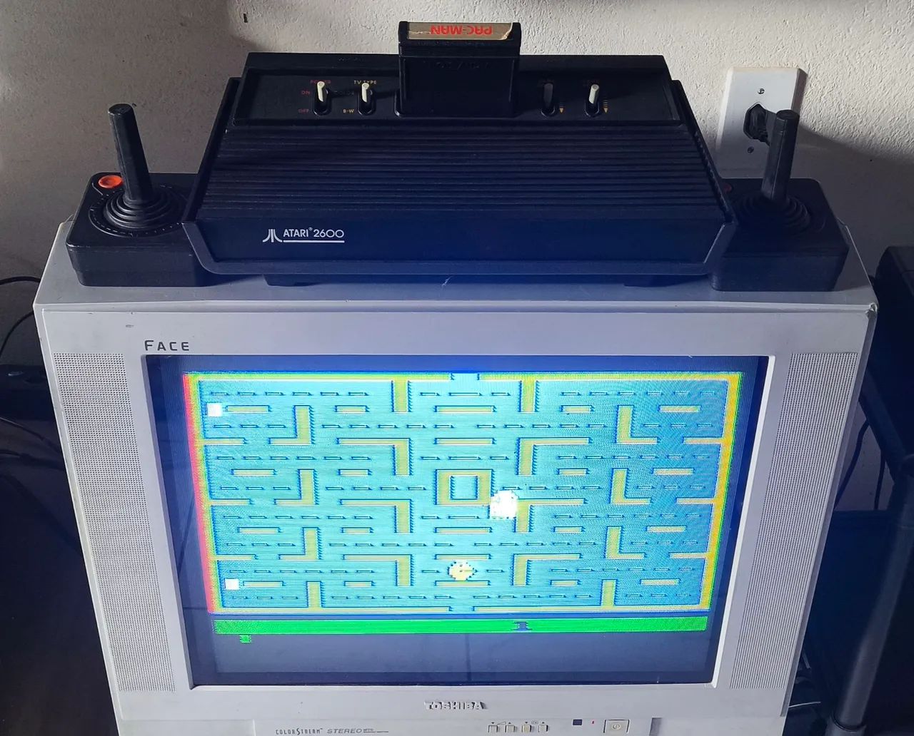 Atari 2600 Polyvox + Pac-Man + 2 Controle e Mod AV - Foto 2