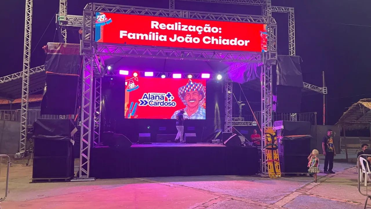 Aluga-se palco, som e iluminação 