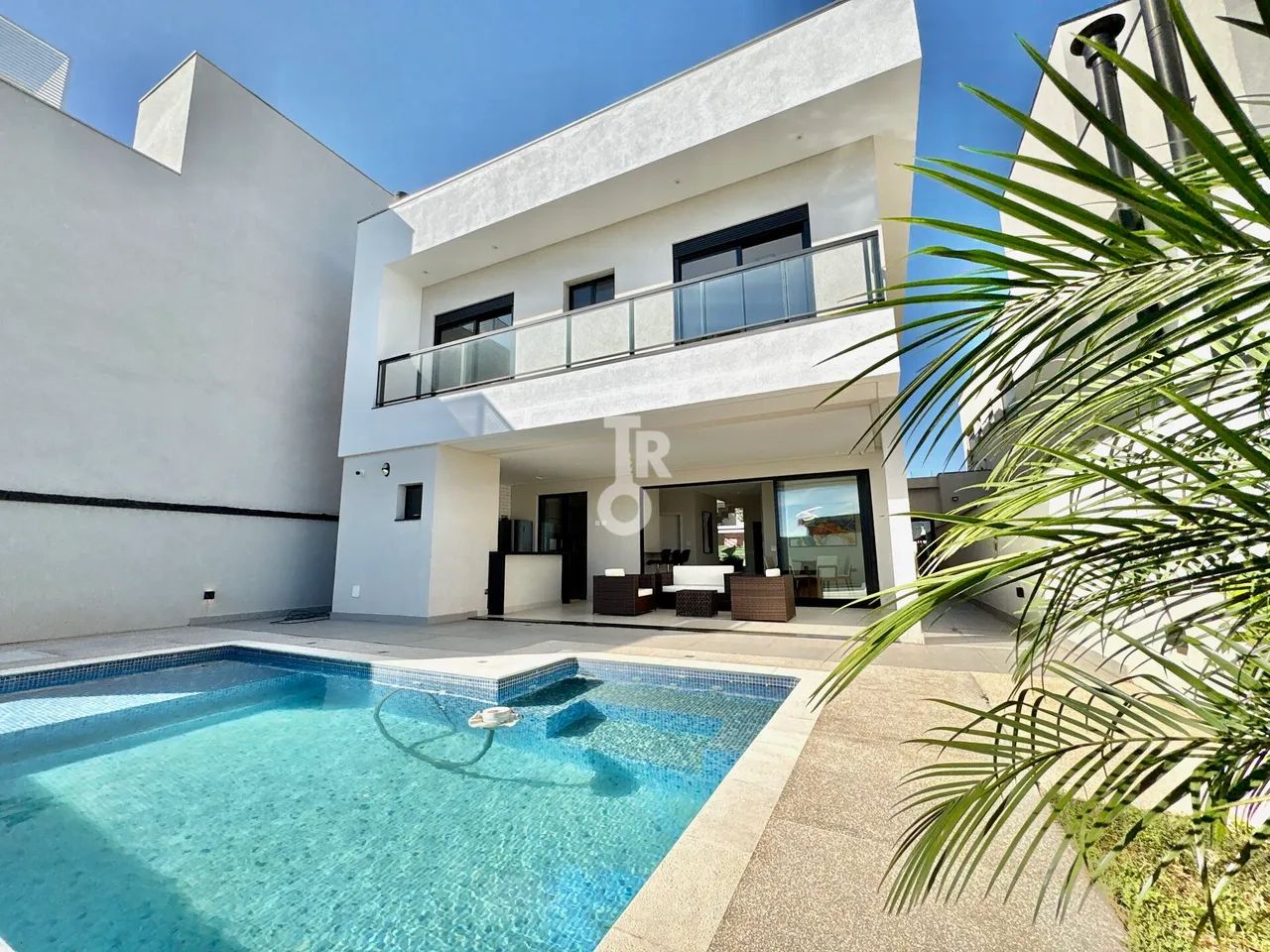 Casa 4 quartos, 2 suítes , escritório e muita sofisticação. - Foto 2