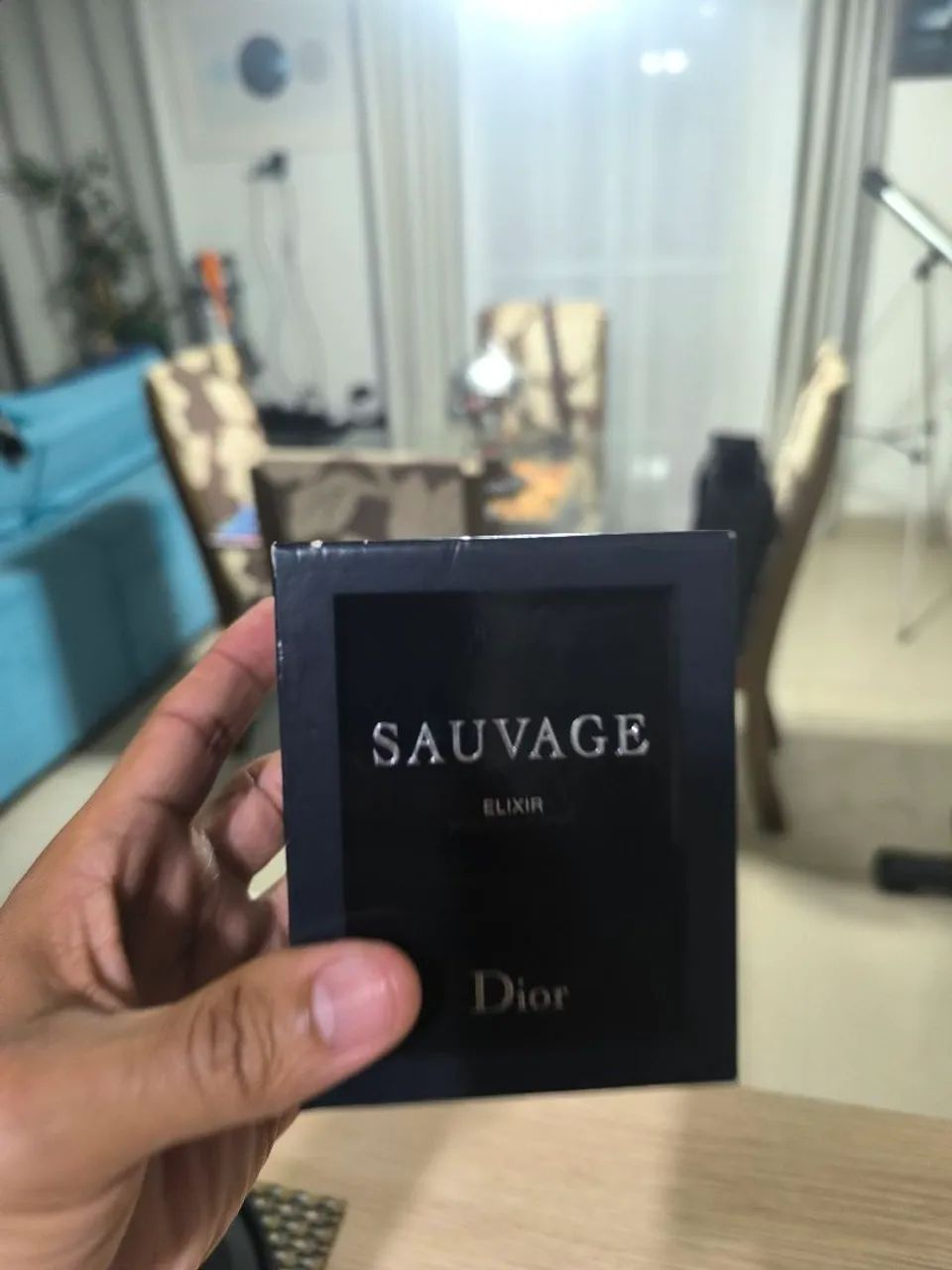 Vendo sauvage elixir 100ml , com aproximadamente 90 a 95 ml - Foto 3