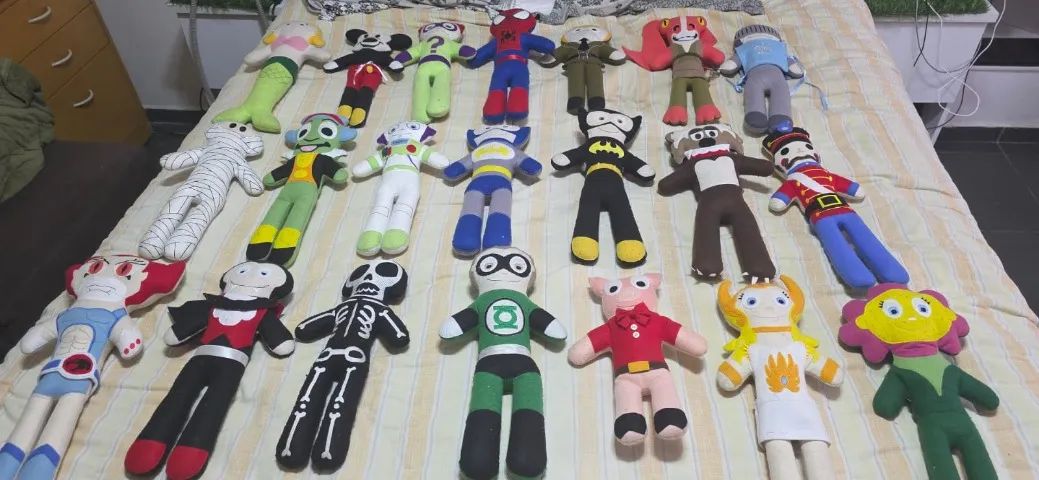 Conjunto de 21 bonecos de personagens