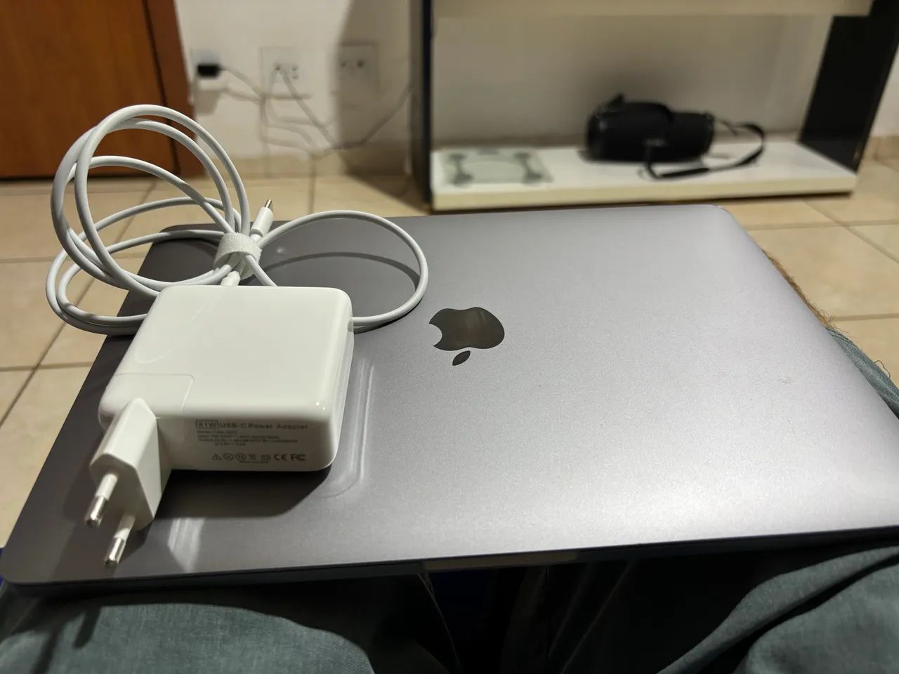 MacBook Pro 13? 2017 core i5 8gb/255gb