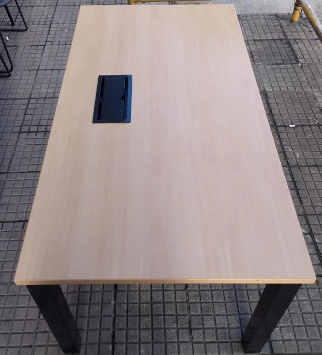 Mesa Para Escritório Estilo Industrial com Passa Cabos - Foto 4