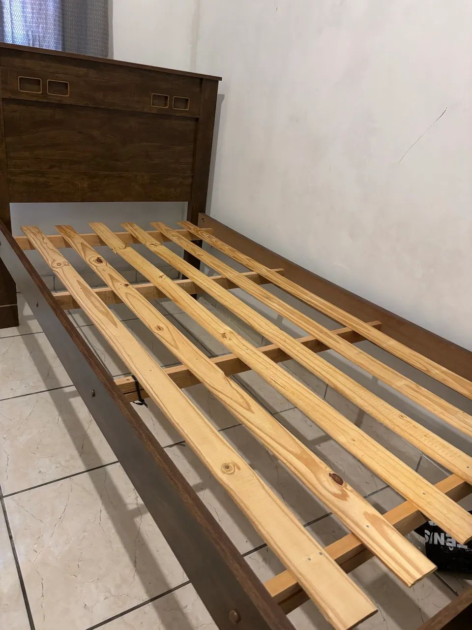 Cama de solteiro em madeira - Foto 2