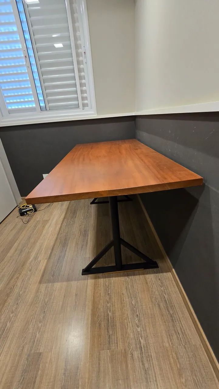 Mesa de Jantar/Escritório em Mogno Maciço e Base de Metal - Foto 3