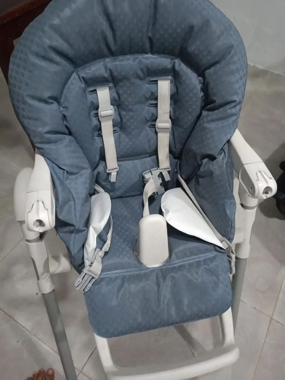 Vendo está cadeira de alimentação bem conservado  - Foto 2