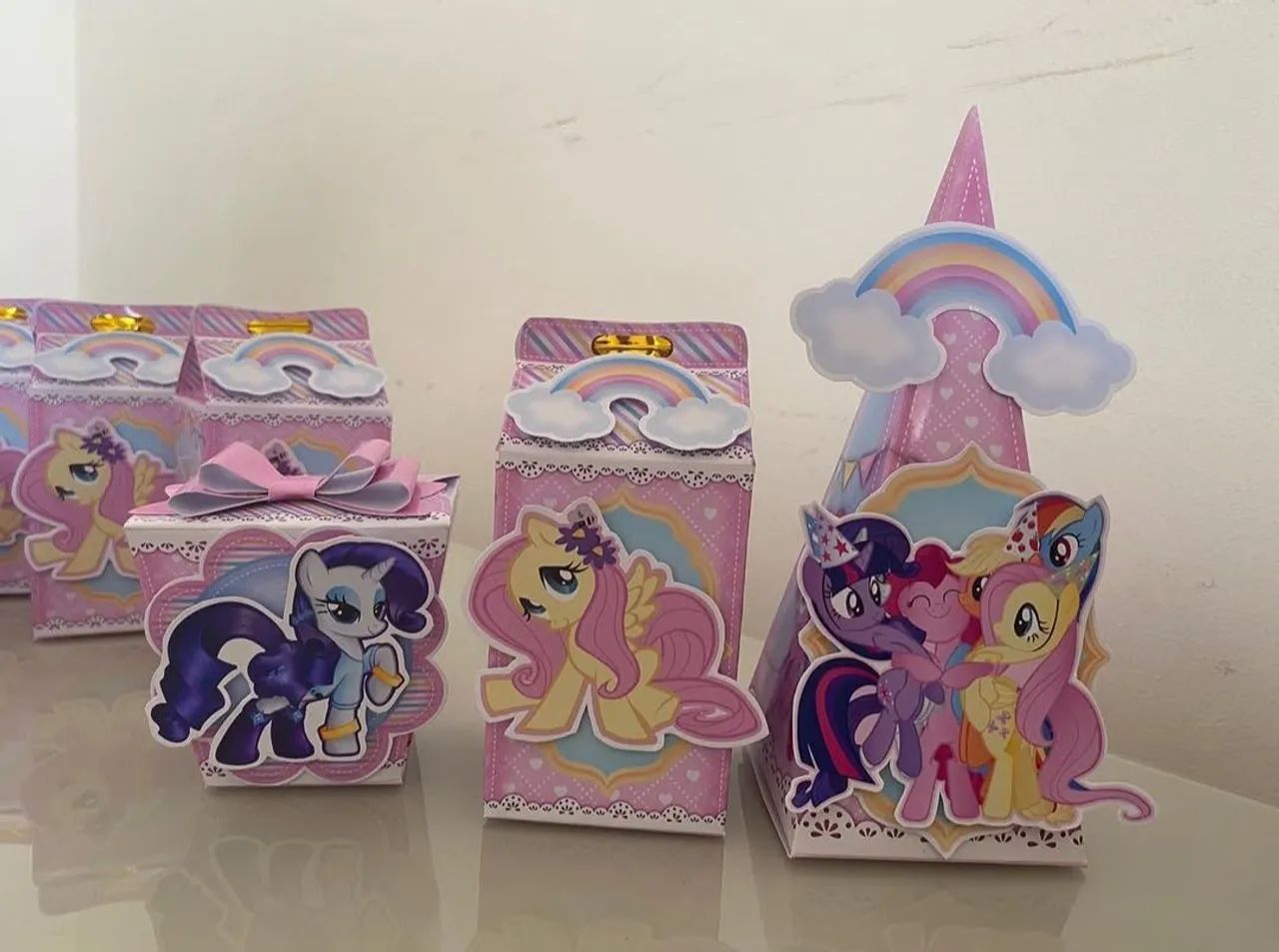 Caixinhas personalizadas para festa. - Foto 3