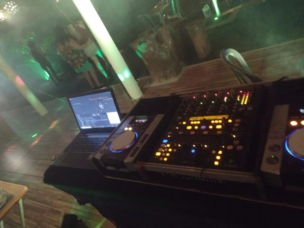 Equipamentos completos para Dj  som e iluminação  - Foto 3