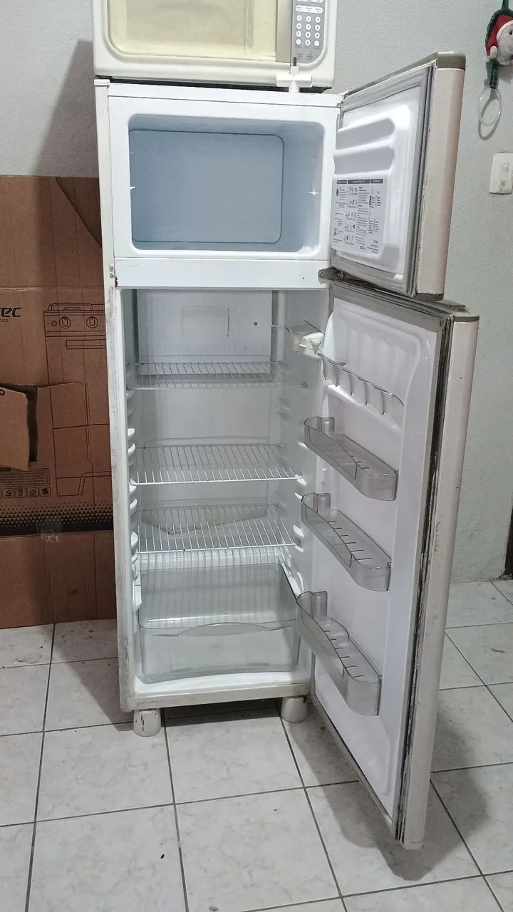 Geladeira e microondas usados 