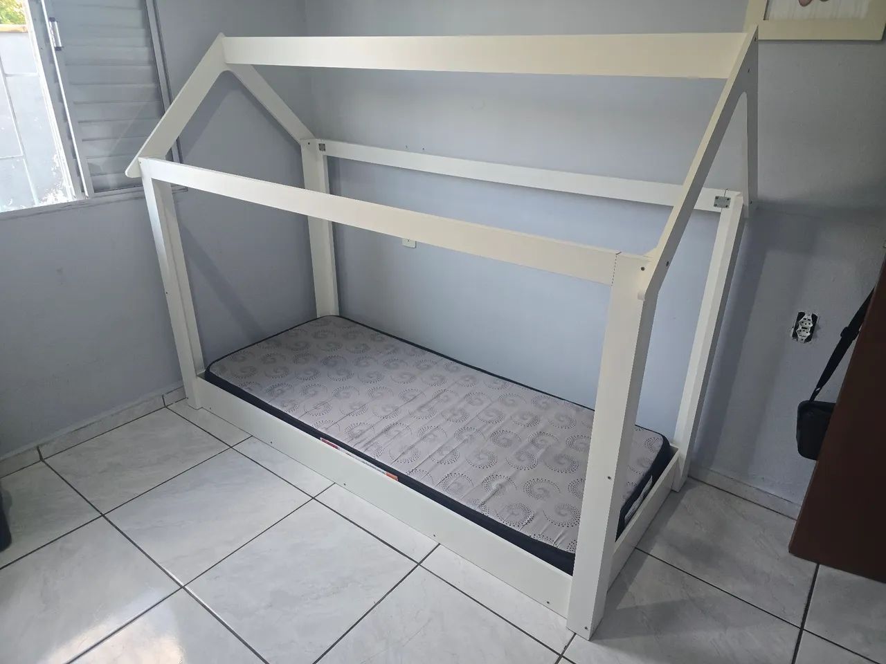 Cama infantil estilo casinha