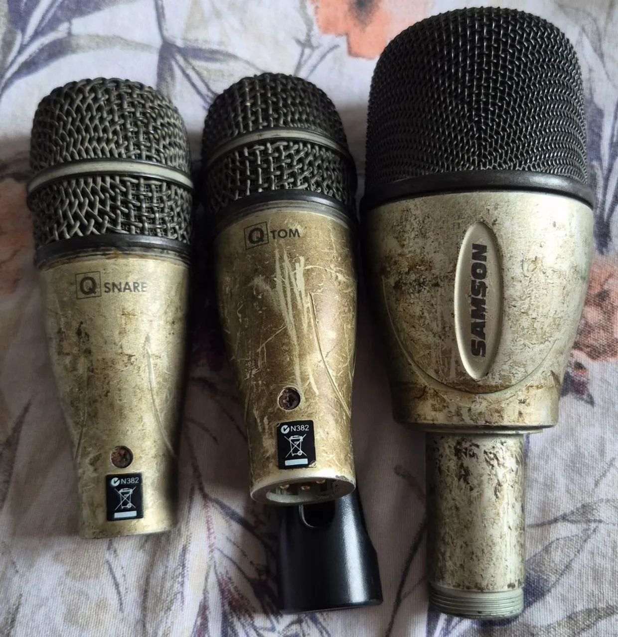 Pedais de efeito e kit de microfone - Foto 2