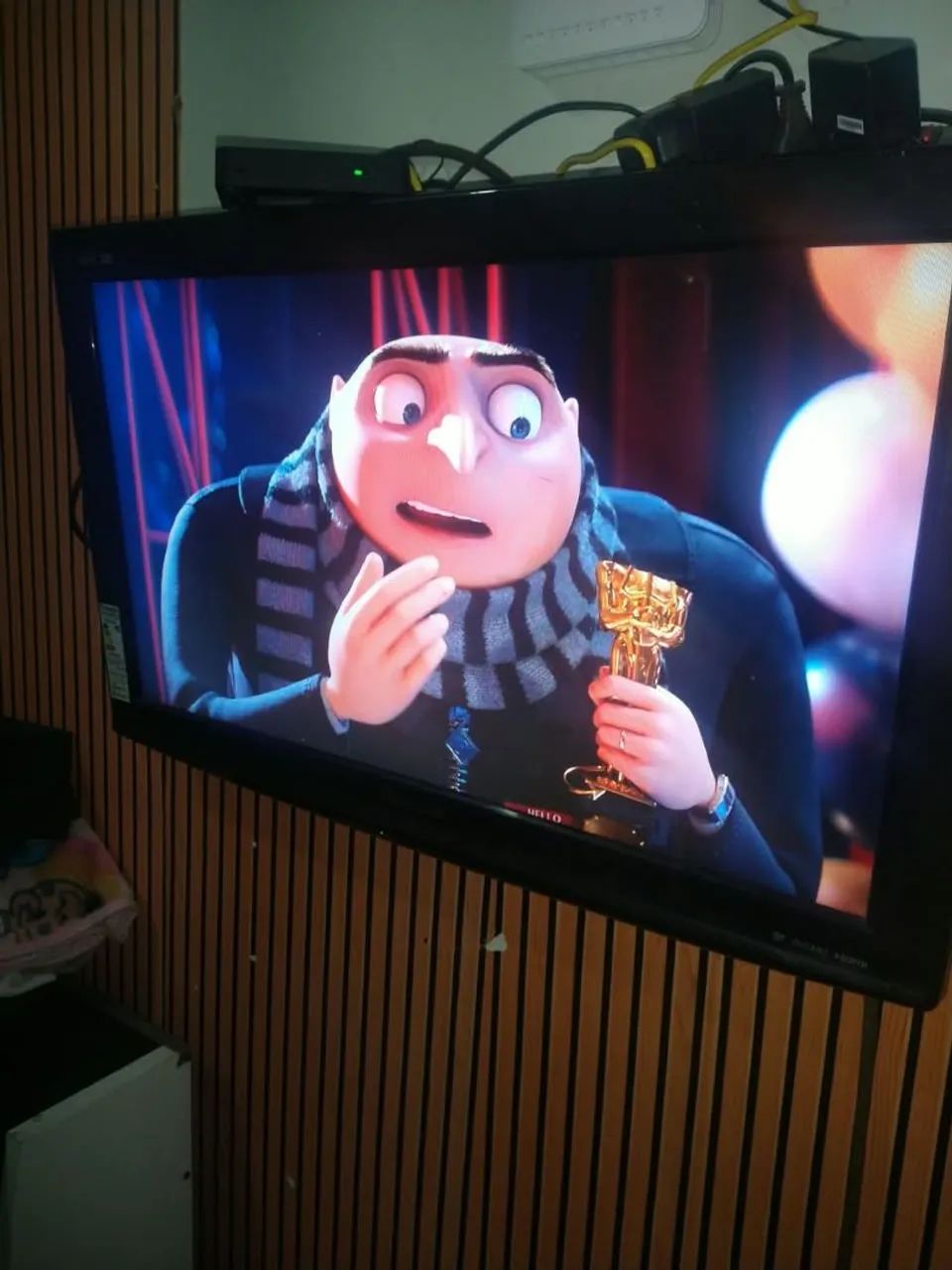 Vendo televisão 32