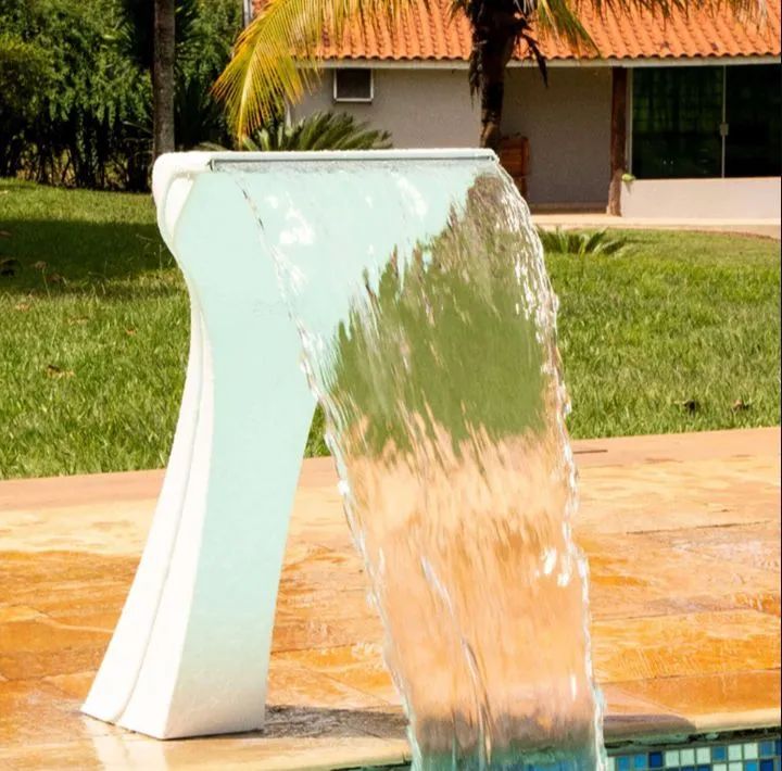 CASCATA PISCINA 