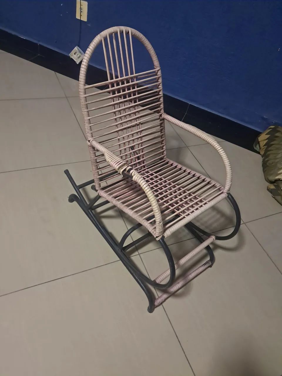 Cadeira de balanço antiga...infantil 