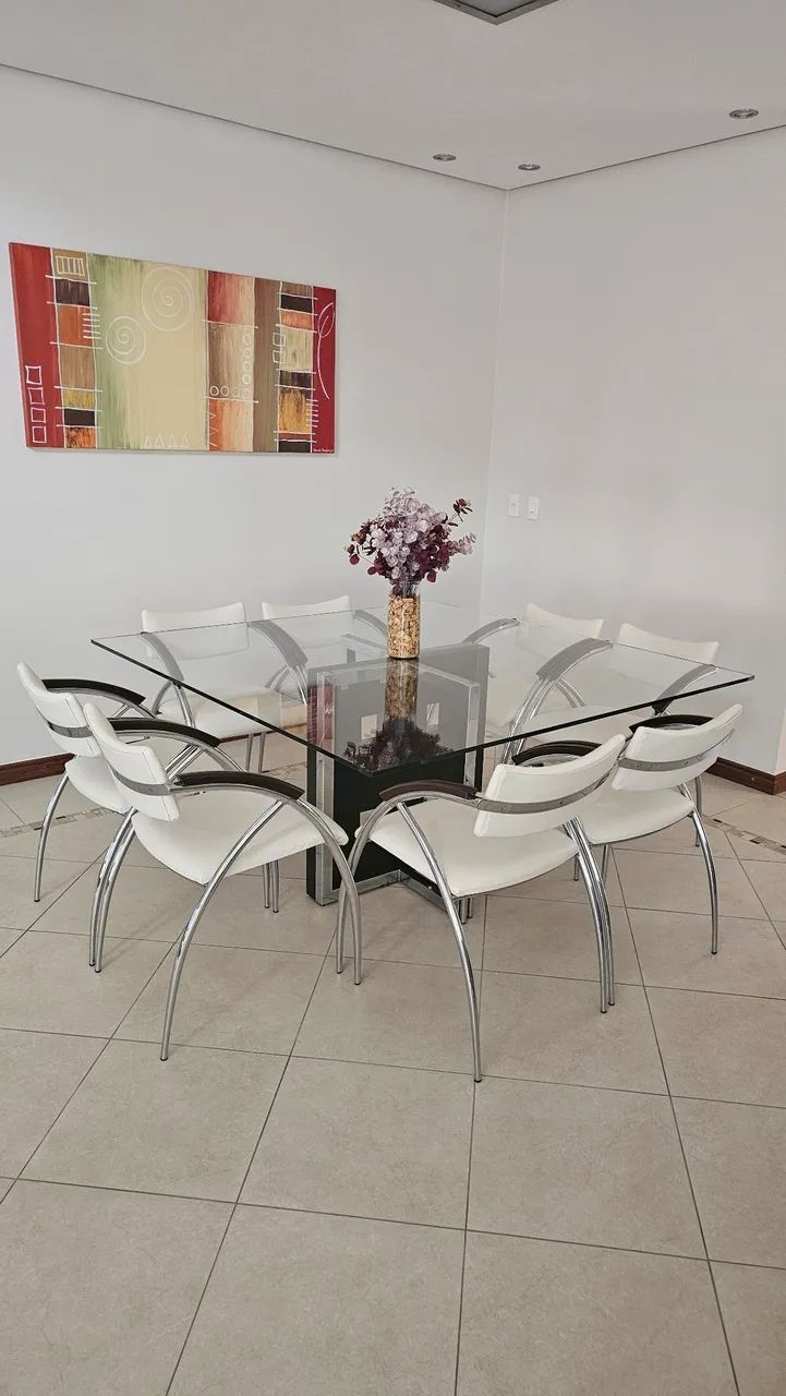 Mesa de jantar com 8 cadeiras