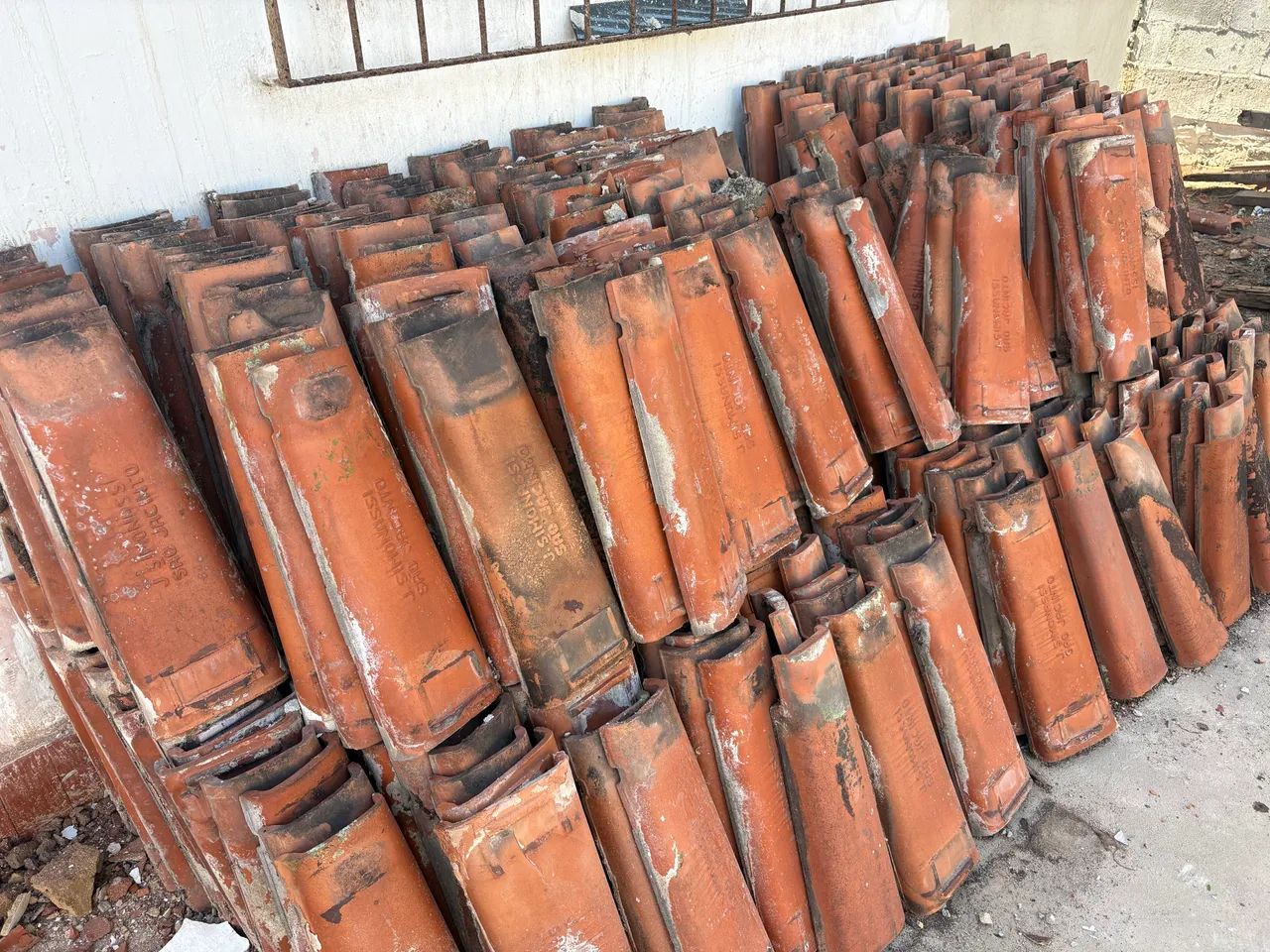 telhas Simonassi usadas DOIS REAIS cada buscar - Foto 3
