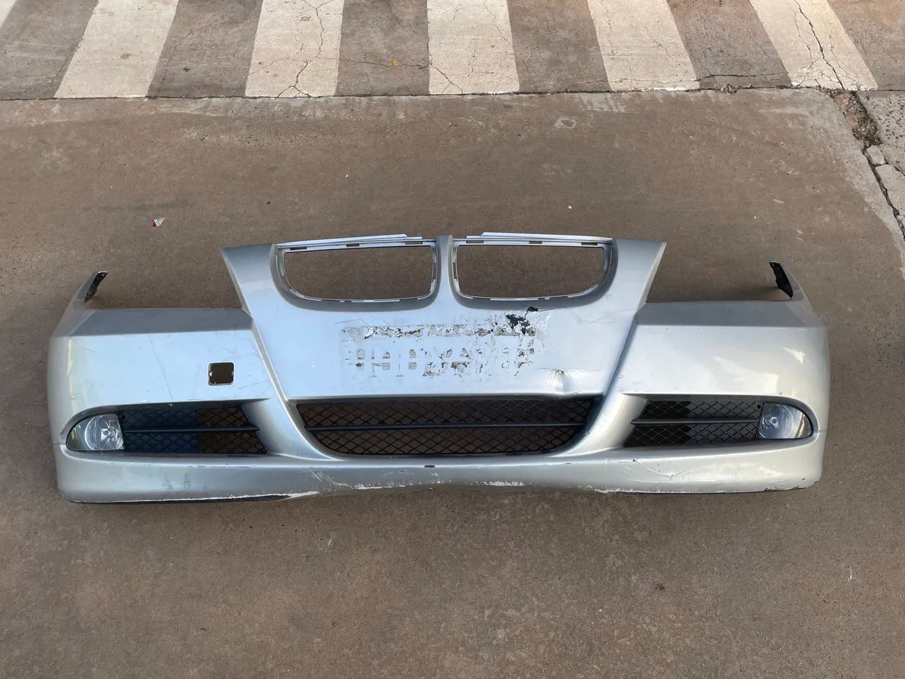 Parachoque dianteiro BMW E90 com milhas