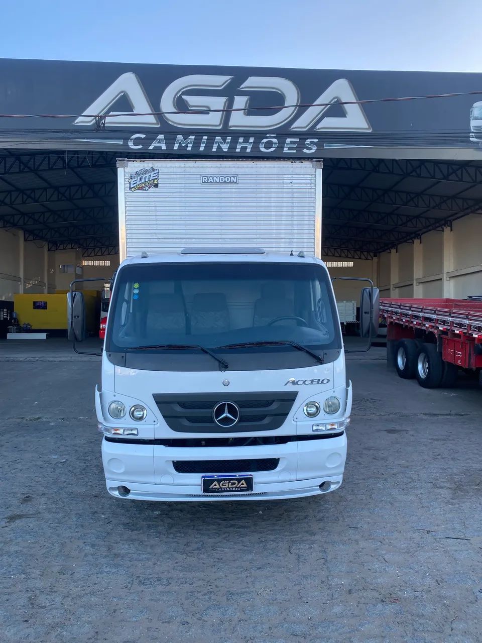 M/ Benz Accelo 1016 Ano 2014 - Foto 3