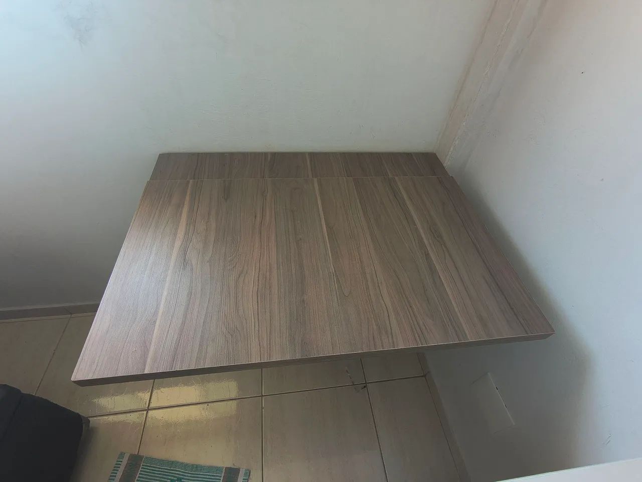 Mesa dobrável de parede em MDF - compacta e moderna440255579350650881