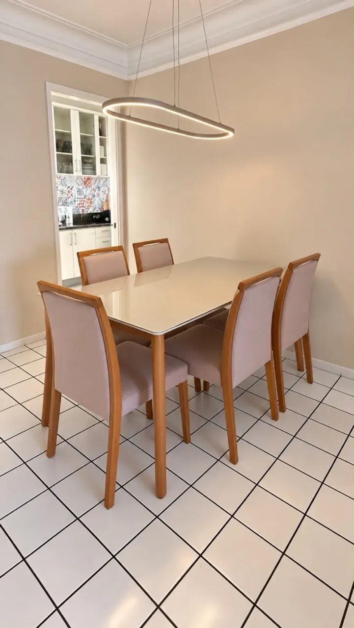 Mesa de jantar com 5 cadeiras