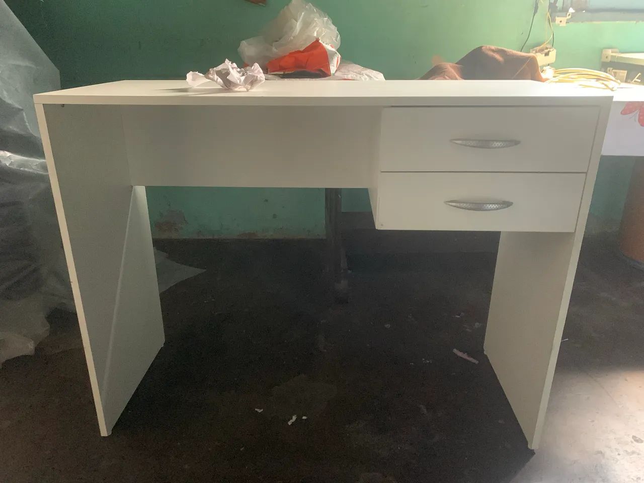 Escravaninha duas gavetas 