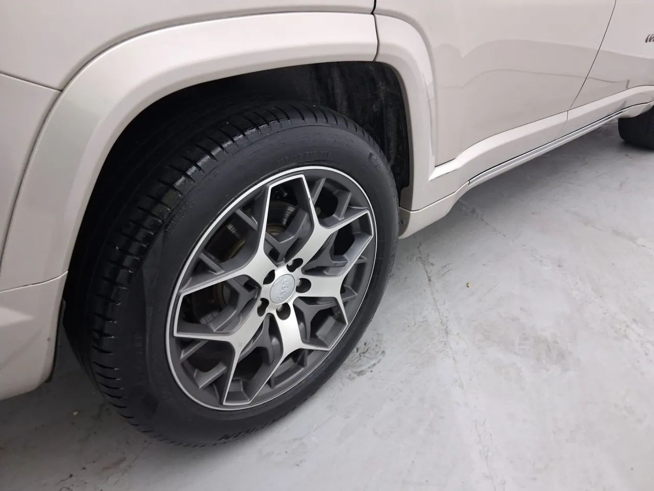Jeep Commander Overland T270 1.3 TB Flex Aut., foto 13 de 17