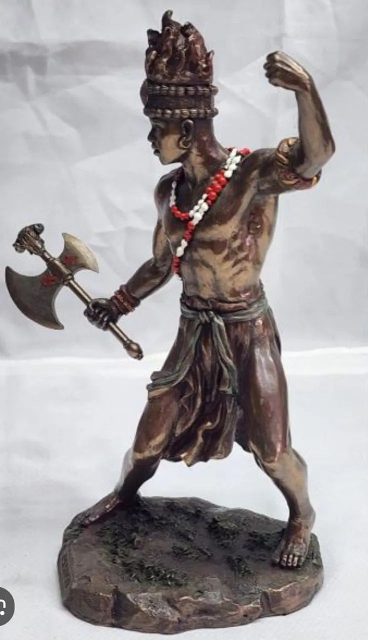 Estátua em Rezina xango
