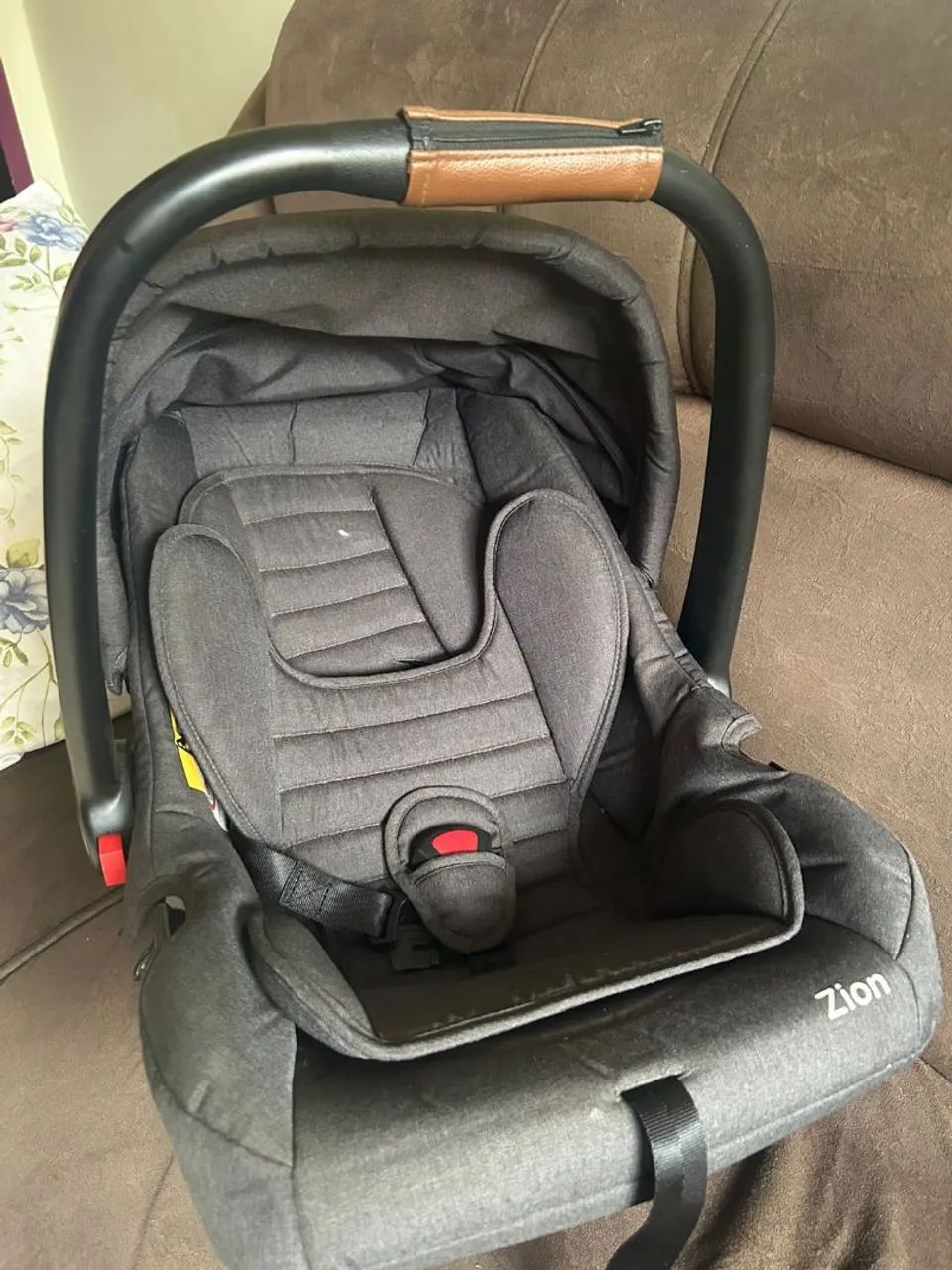 Carrinho de bebê com bebê conforto - Foto 3