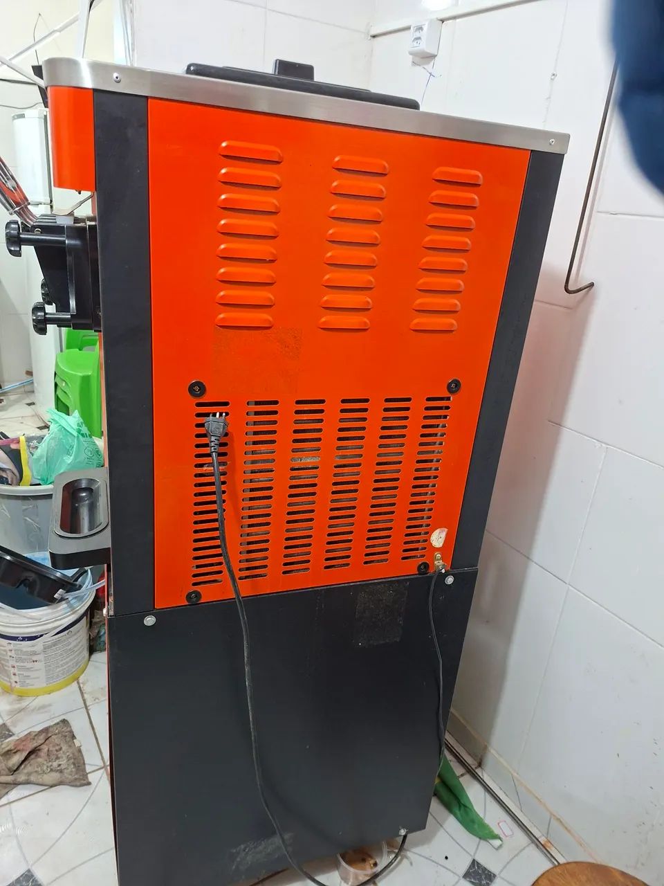 Máquina De Sorvete Expresso Compacta Soft Mix com três bicos. - Foto 4