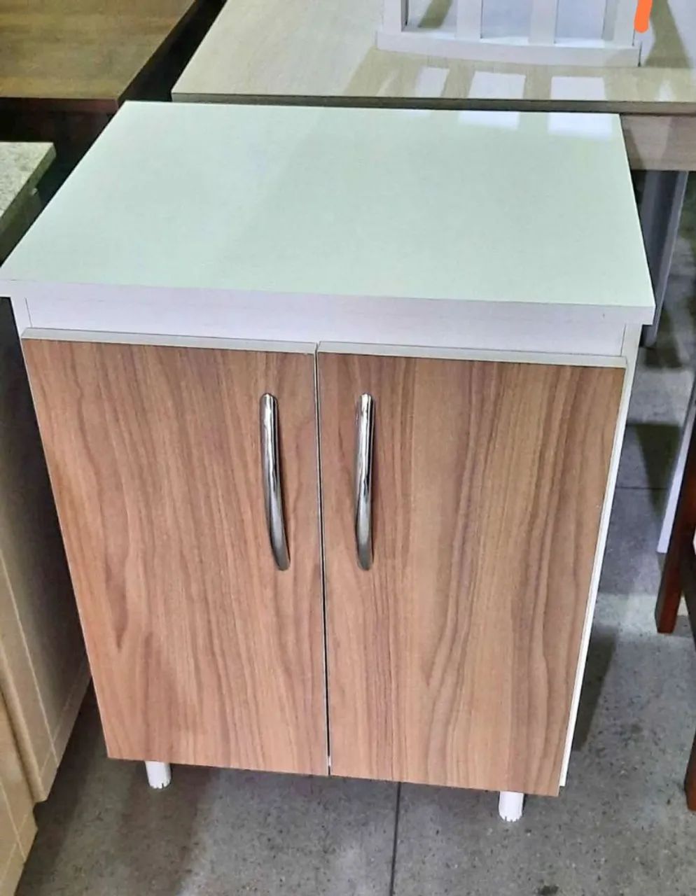 Balcão com tampo MDF novo 