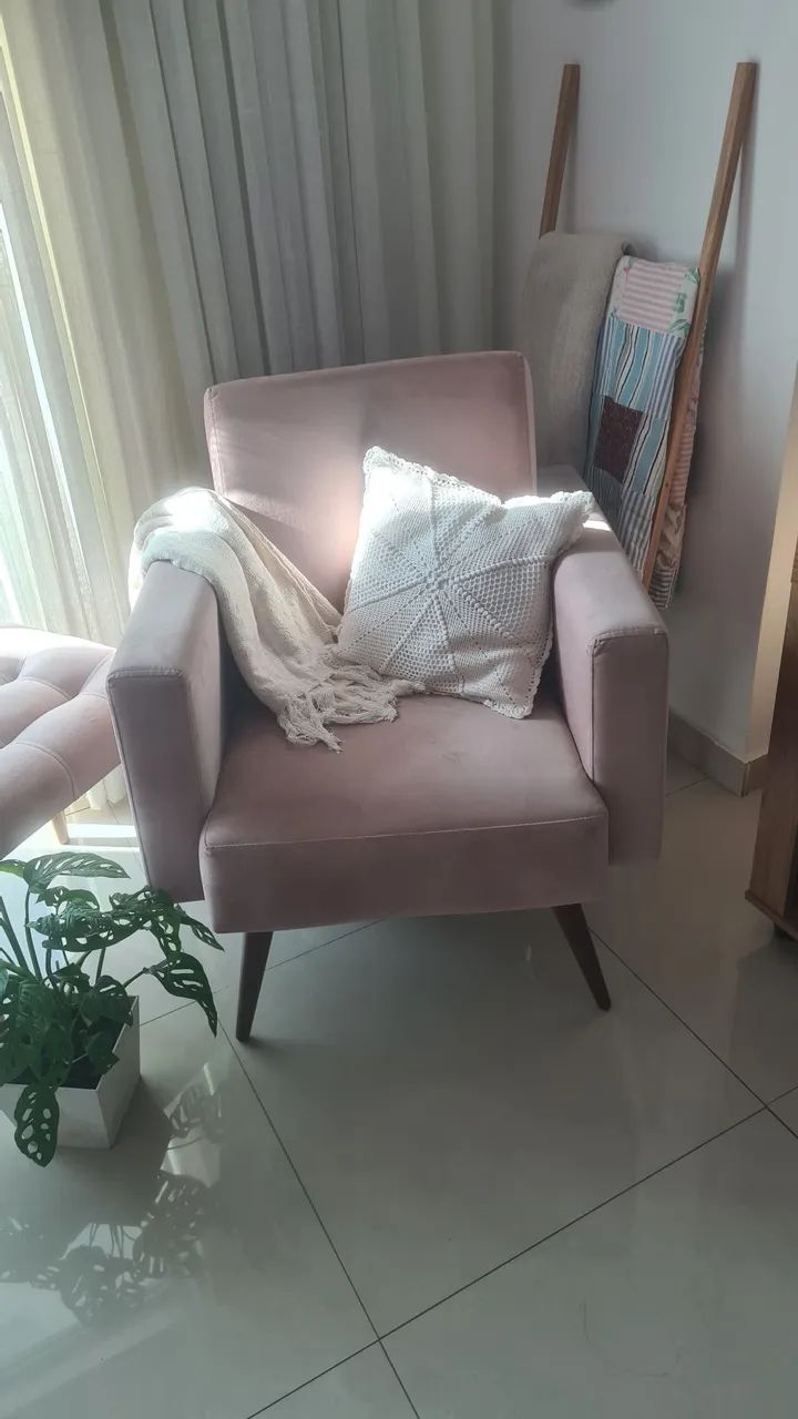 Poltrona e banqueta 
