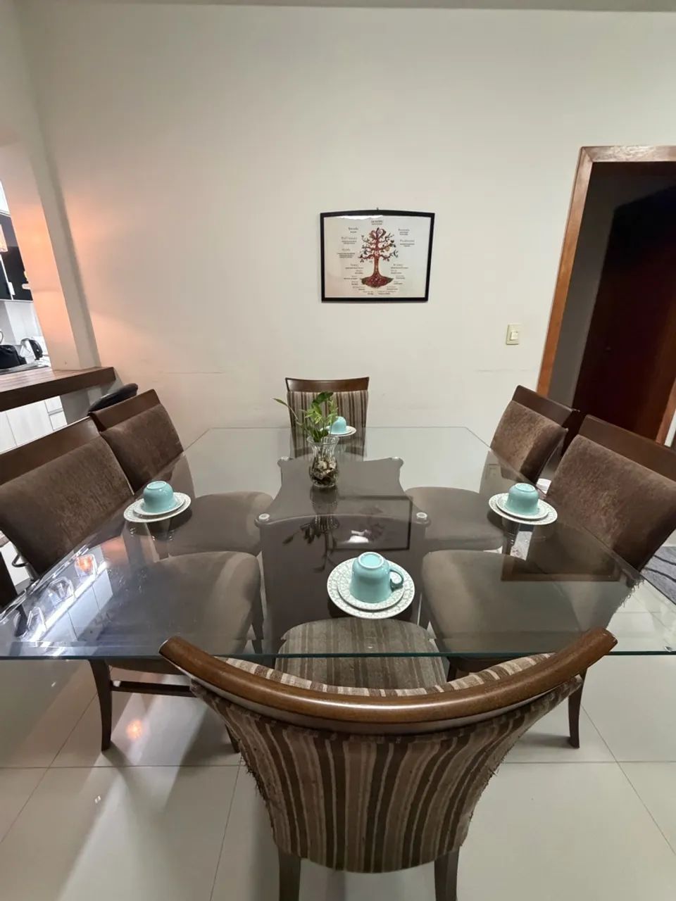 Mesa de vidro 8 lugares com cadeiras