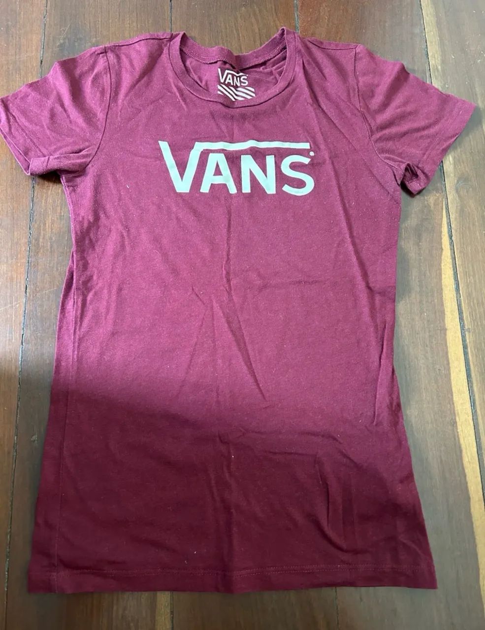camiseta vans vinho xs