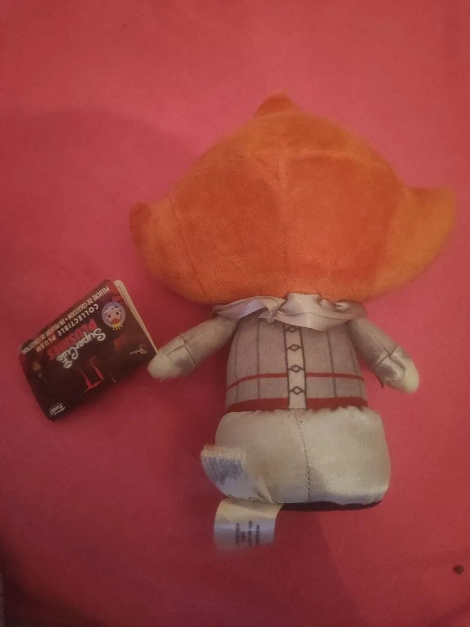 Pelúcia Funko Super Cute IT Pennywise de 23 cm - Foto 2