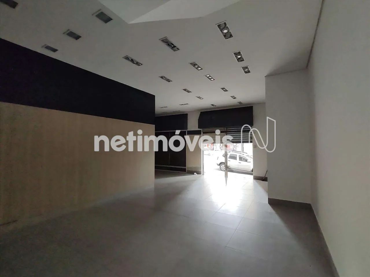 Loja de 110 m²; com Pé-Direito alto na Av. Augusto de Lima