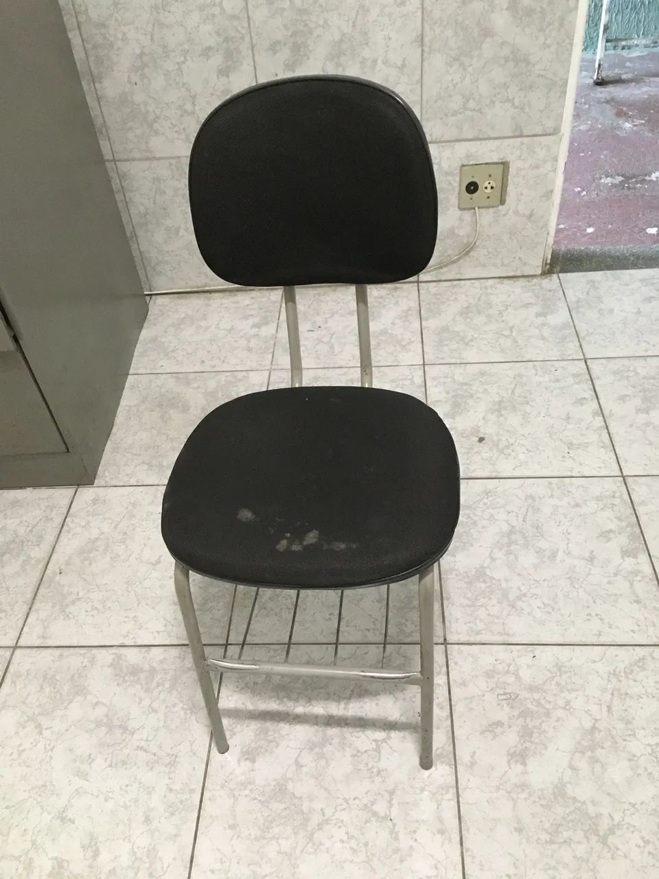 Cadeira fixa com suporte  - Foto 2