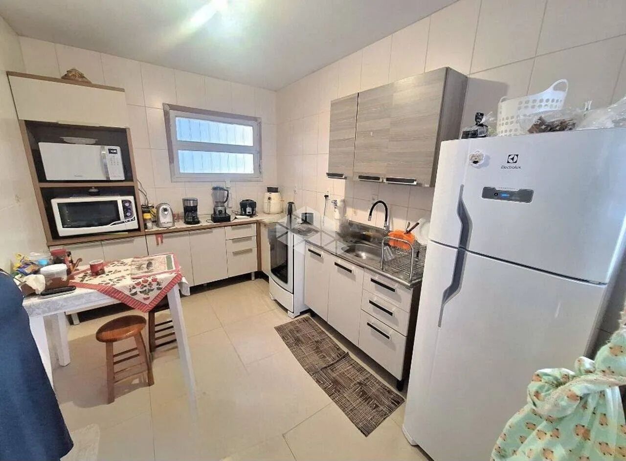 CASA COM 4 QUARTOS SENDO SUÍTE E 3 VAGAS DE GARAGEM À VENDA NO ITACORUBI FLORIANÓPOLIS - Foto 3